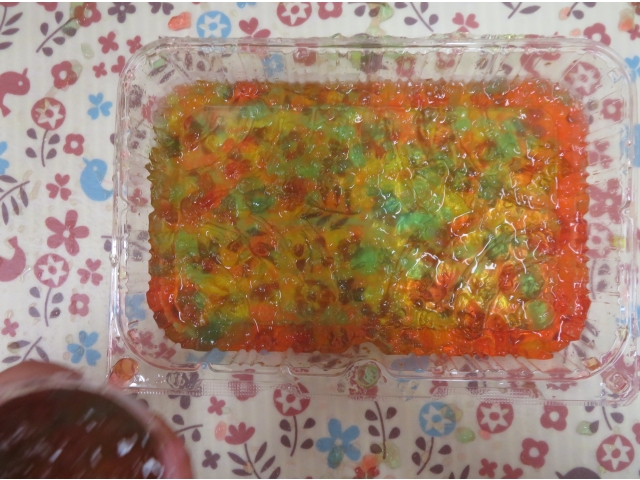 容器の中もカラフル