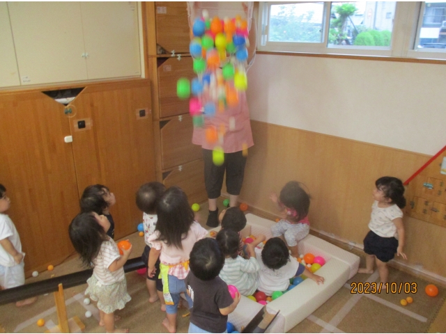 ボールが降ってくる～！