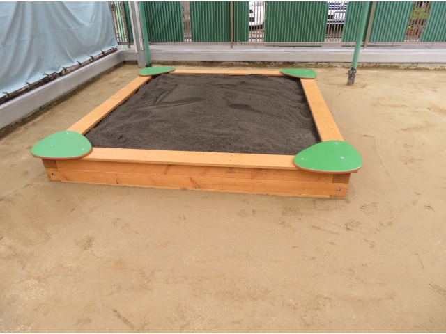 砂場の完成です。