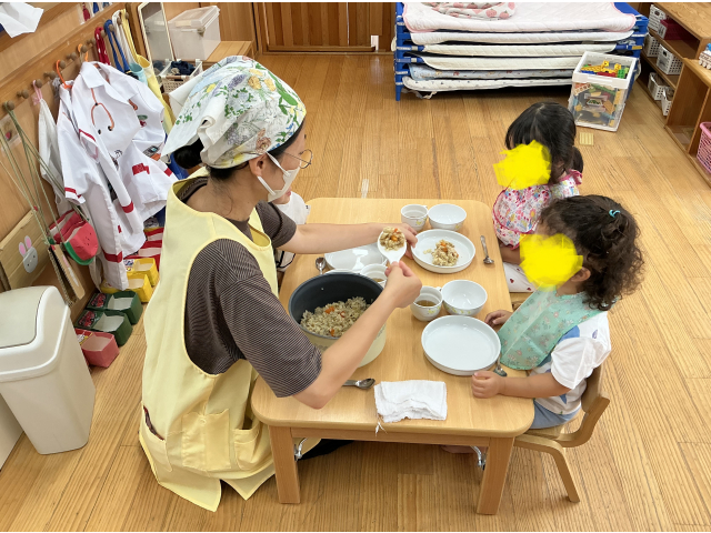 このぐらい？もうすこしたべられそう？と聞きながら配膳しています。