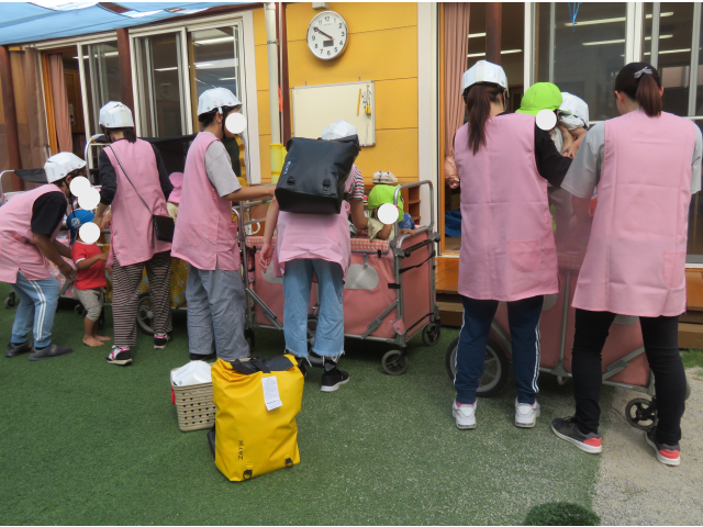 子ども全員、避難者に乗ります。