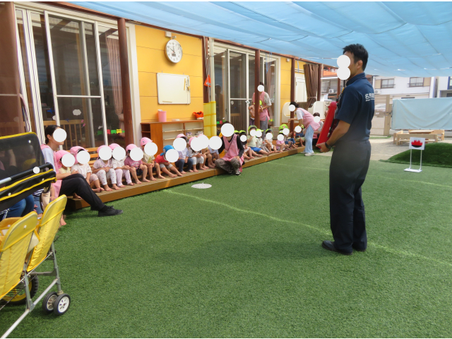 消防署の方の、お話を聞きます。