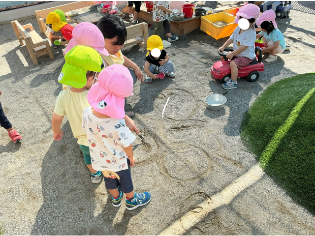 さかな描いてー！