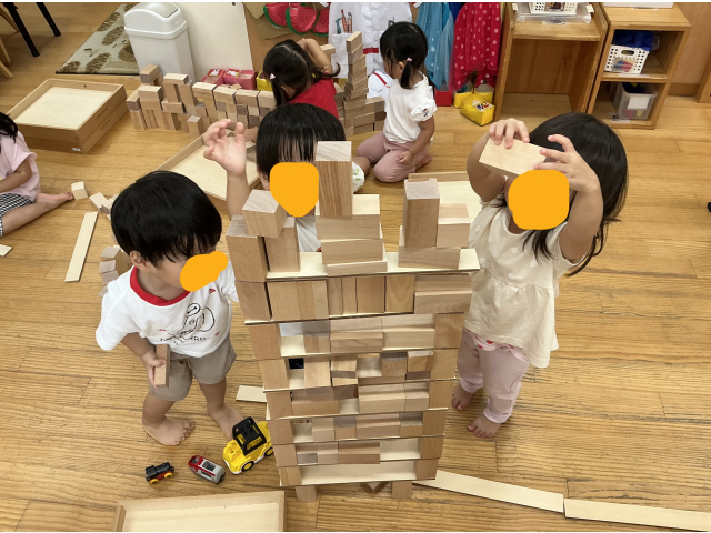 「おおきくなった！　たおれそうだよ　　　　(*^-^*)」