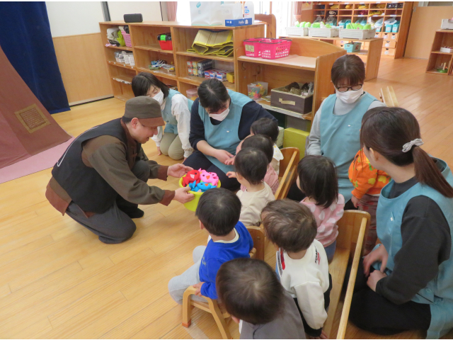 ひとり１匹ずつお魚もらったよ！