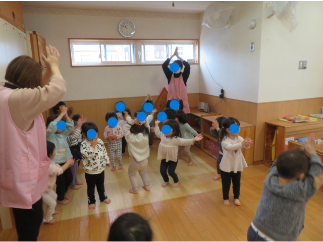 次に「うちゅうせんのうた」