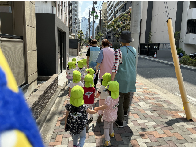 虫よけにオニヤンマトンボをつけて。