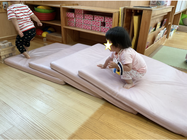 マットを重ねて傾斜と段差