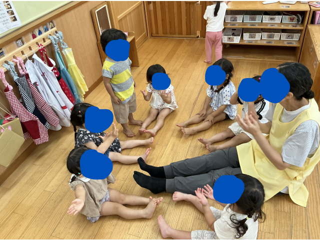 かおをあらうおさるさん♪