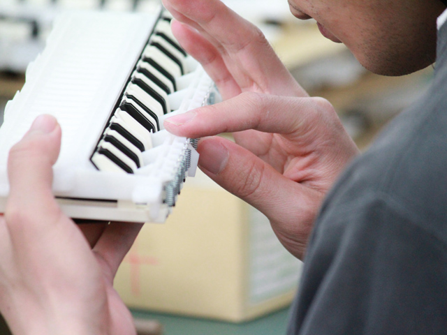 教育楽器の組立加工