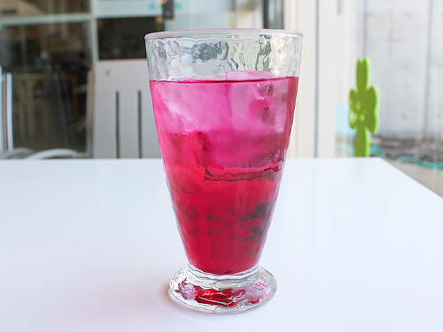 ソーダ水（イチゴ）