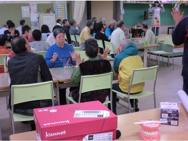 手前は入歯ではありません
　　　（念のため）