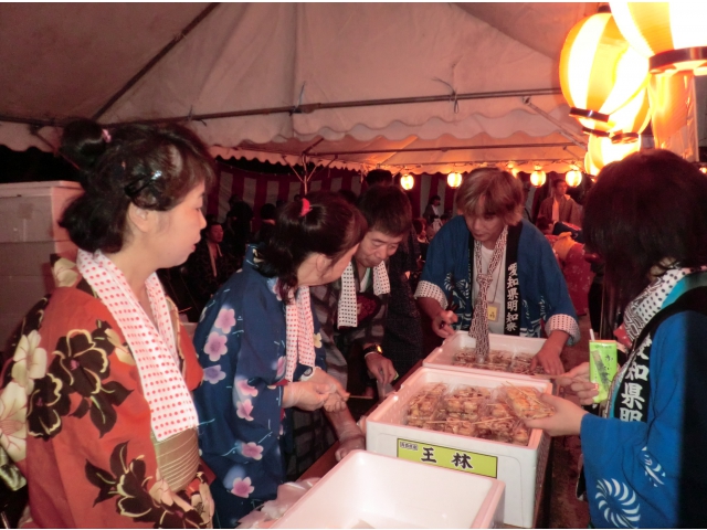 ジュース、アイス、たこ焼きなどの提供があります（8分音符）