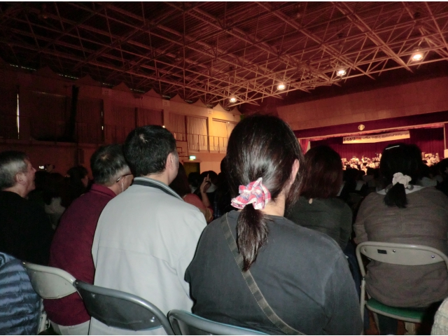 のりのり、手拍子☆
身を乗り出して聴く姿も（8分音符）