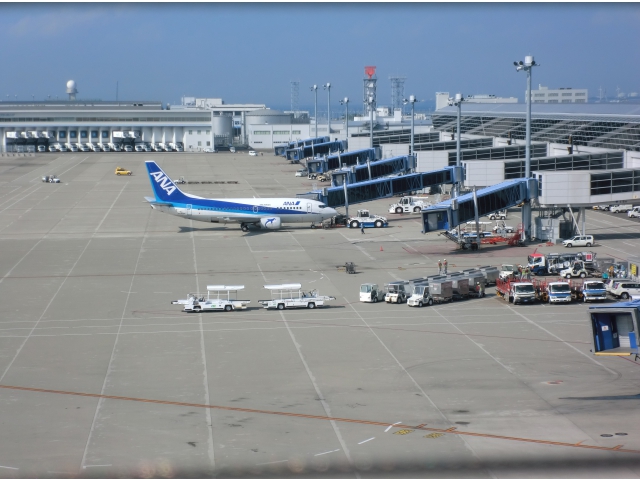 スカイデッキから眺める飛行場の風景