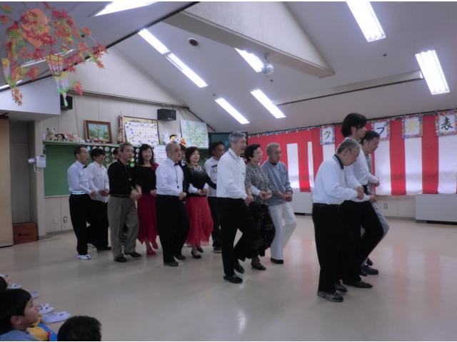 ダンサー入場！