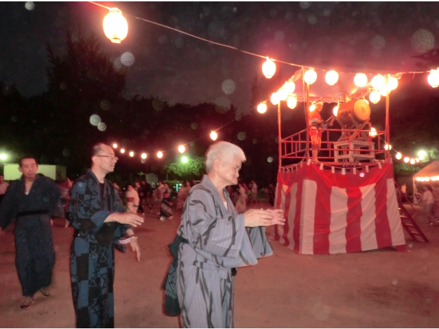 盆踊りも後半。最後まで頑張って踊るぞ‼