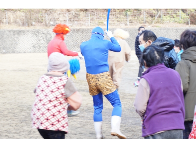 鬼は逃げまわります