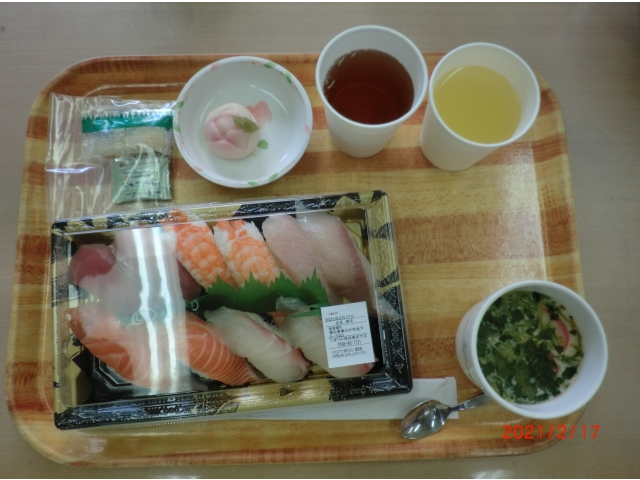 今日のお昼はお寿司！