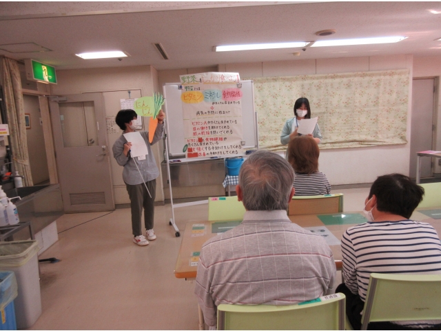 栄養士実習生さんの発表の様子