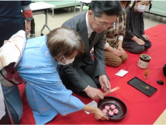 菊のお菓子です