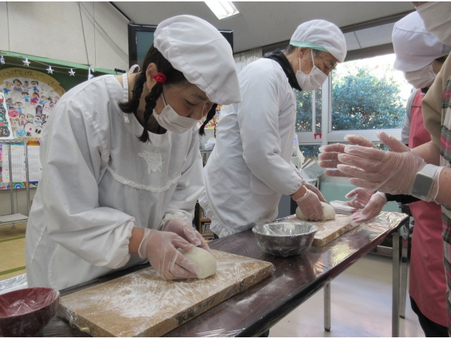 表面が滑らかになるように丸めます