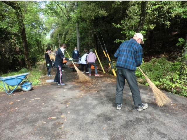 坂の下のほうから始めて…