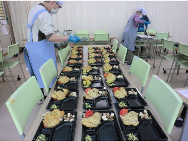 手分けして盛付け