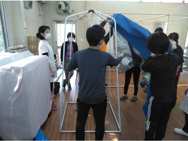 こちらはトイレブースを作っています。