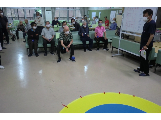 続いて青組の第１投！