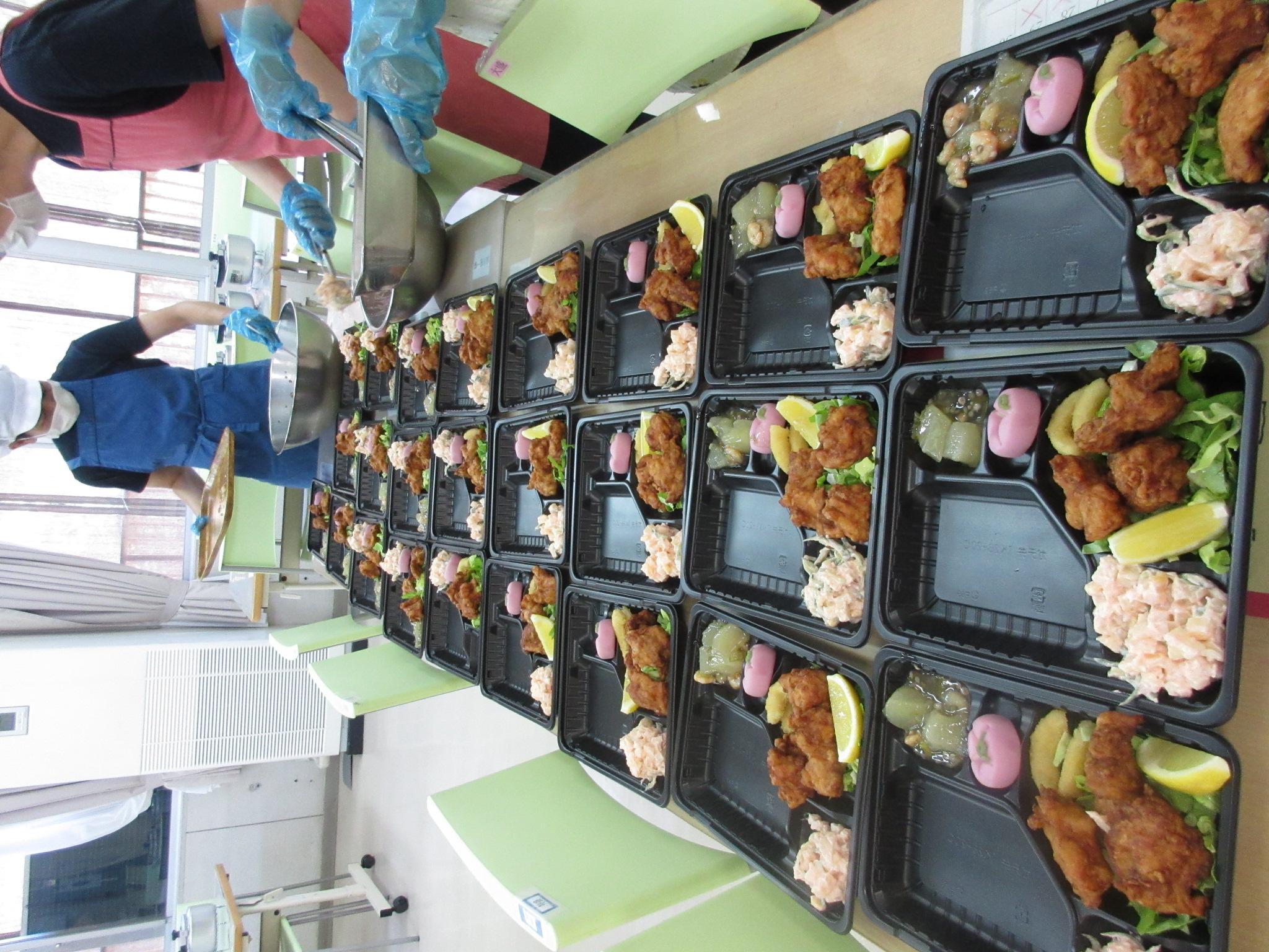 手際よくどんどん詰めますよ！