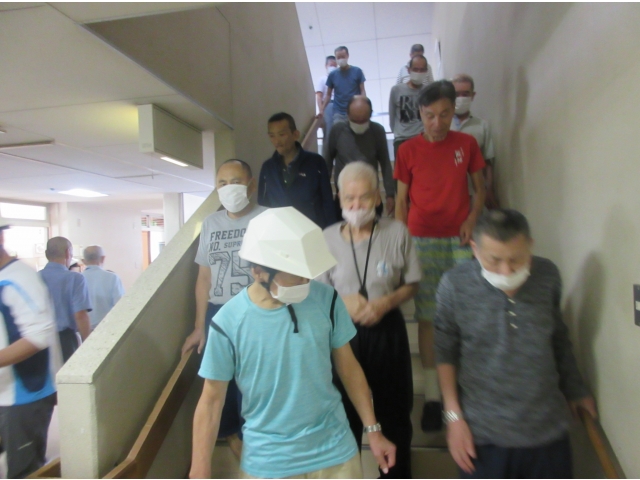 利用者避難開始！