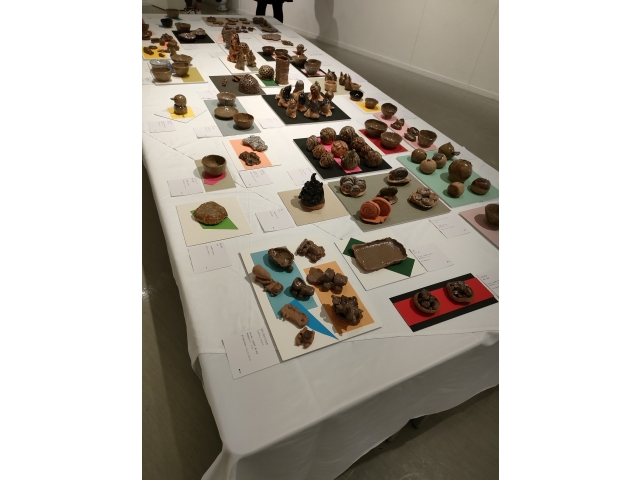 陶芸作品がならんでいます