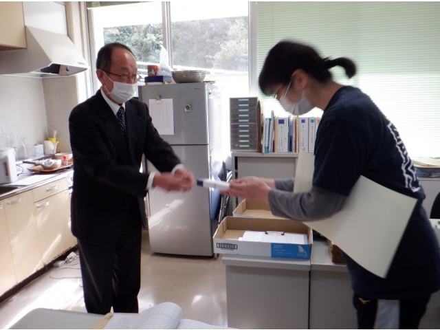 表彰状・記念品　贈呈