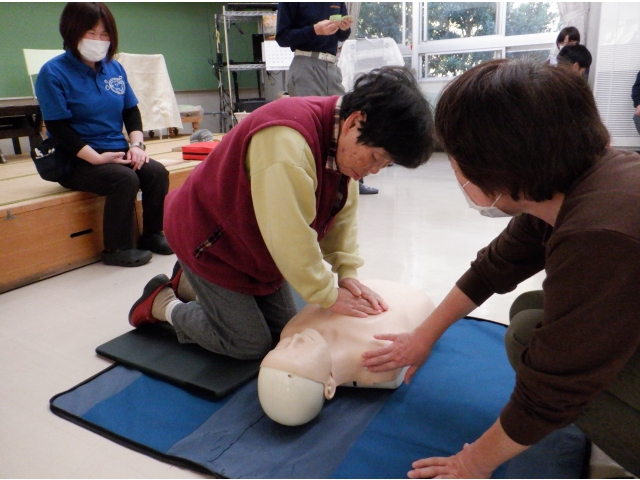 近くで見学していた利用者様が特別参加されました。