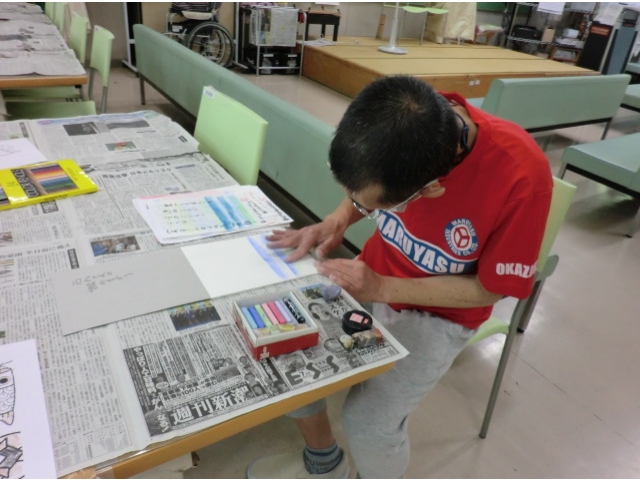 塗り絵作成中の様子です。