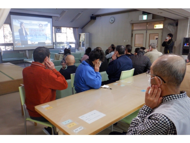 やさしくクルクルマッサージ