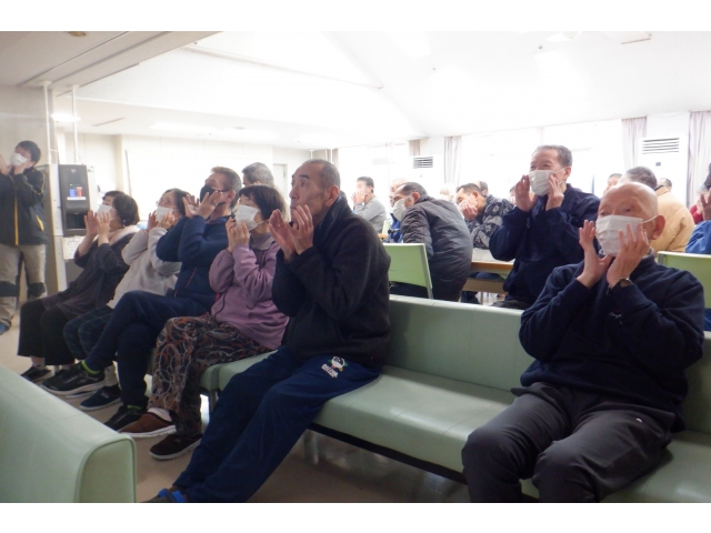 あごを押します