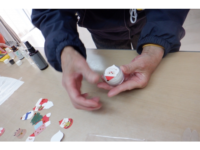 蓋にはかわいいシールを貼りました