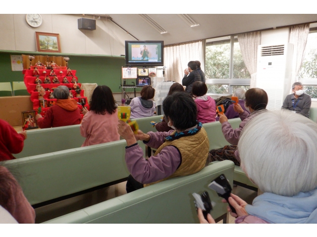 DVDを観ながら練習します♪