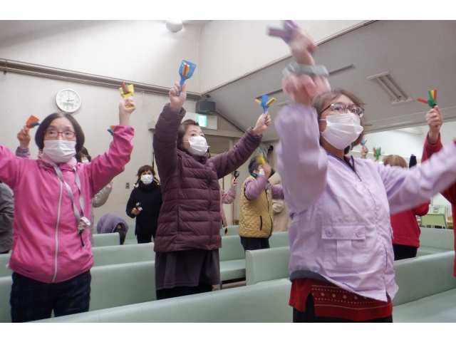 リズムに合わせて踊ります！