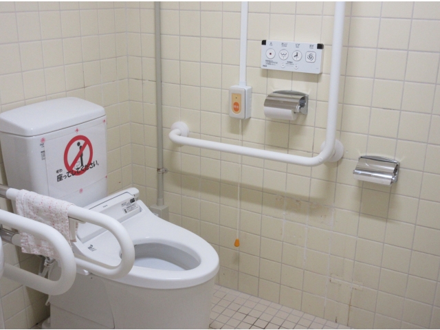 これからは小さい方も座ってしてもらいます！