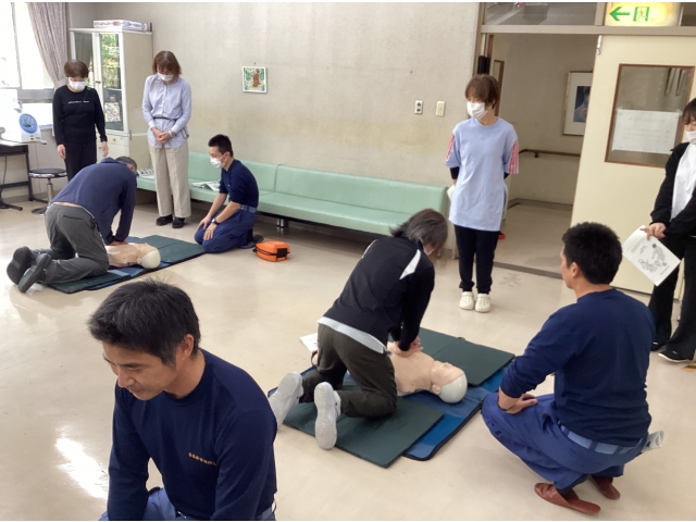 胸骨圧迫は5㎝が目安だそうです！