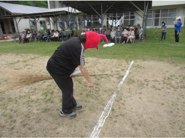 3種目目は、借り物競争です！お題は、竹ぼうきでした⭐