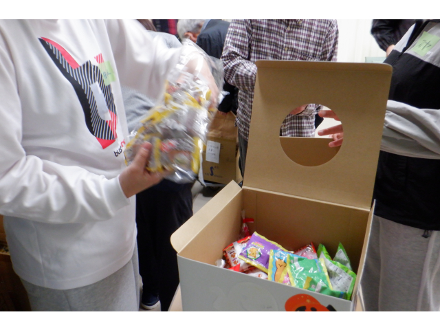 お菓子つかみワクワクします☆