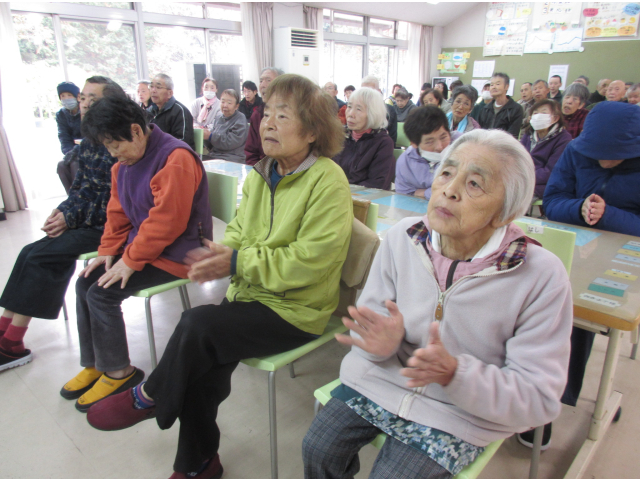 リズムに合わせてパタカラ体操