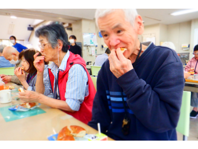 (¯O¯)ﾊﾟｸｯ