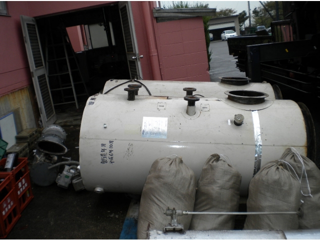 撤去した既設のボイラー２機です。