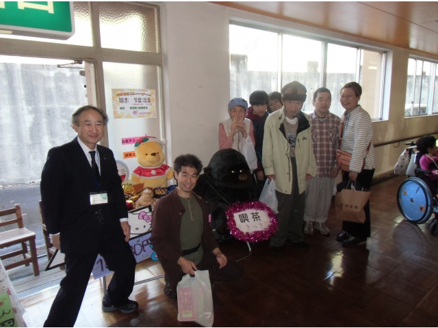 ゴリラと一緒に記念撮影！！