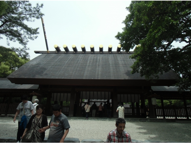 1900年の伝統、熱田神宮本殿です。